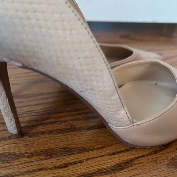 Vince Camuto Nude Blush “Airmosah” Suede Pointed Toe Pump Size 8.5 - Picture 7 of 7